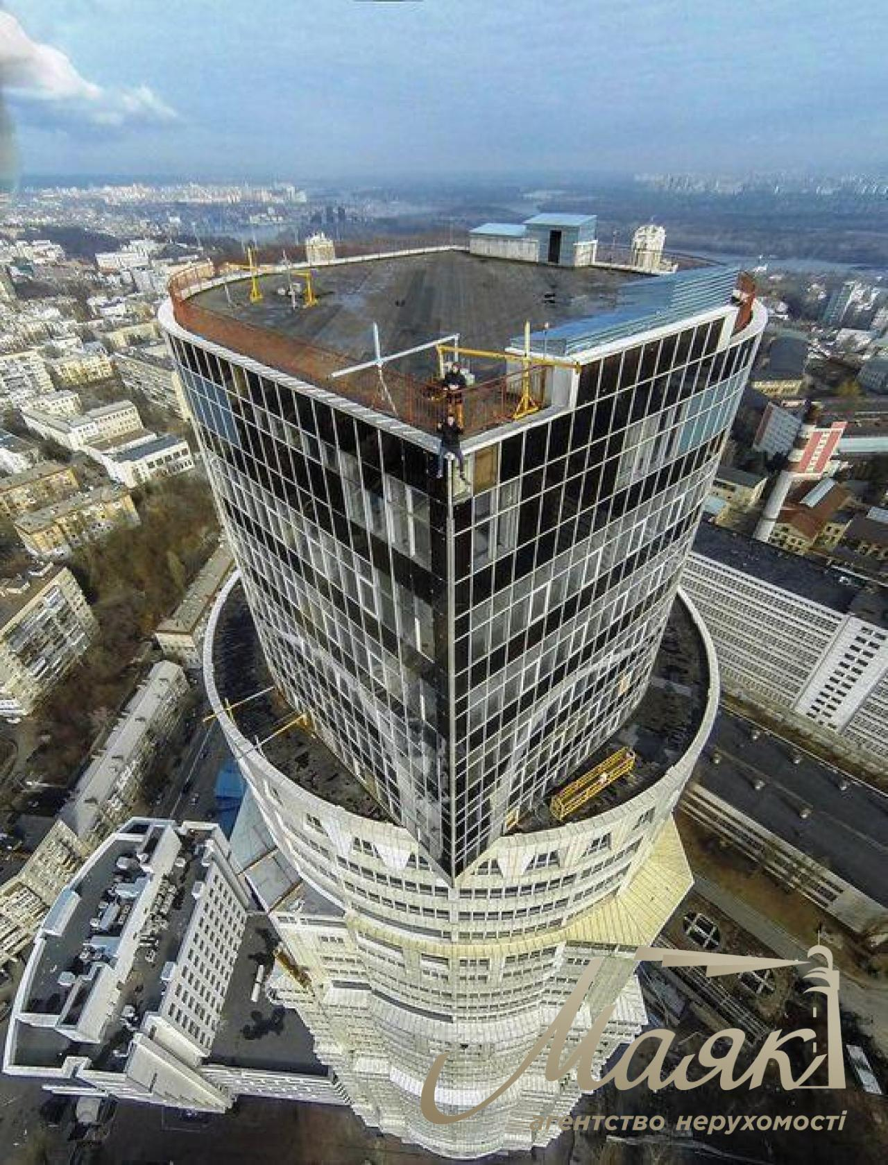 Продається офіс в БЦ Carnegie Tower 152 м2 з орендарями.