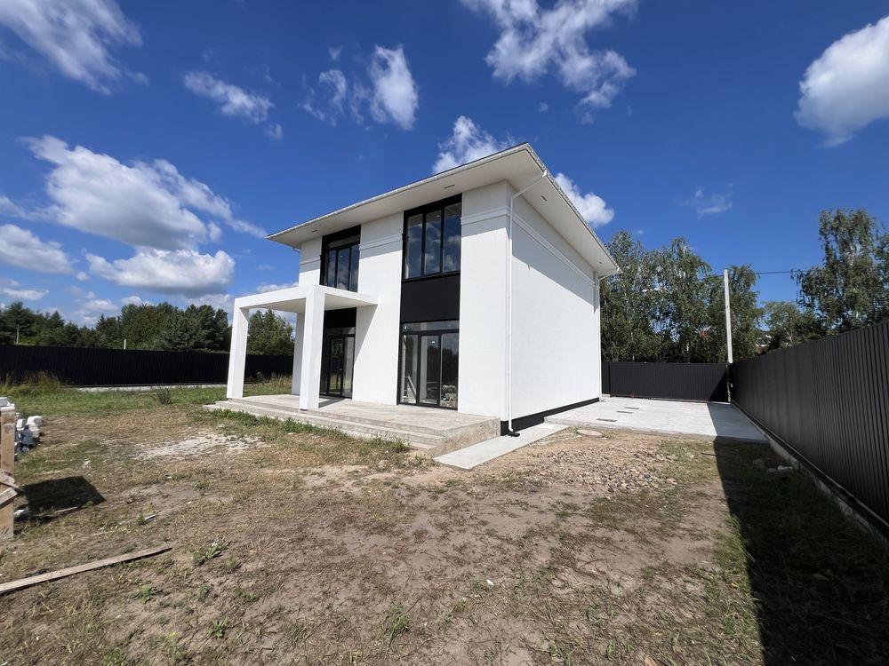 Продаж нового сучасного будинку 170 м² на ділянці 10 соток біля річки. Козин.