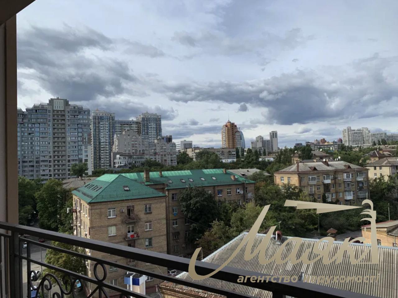 Продається квартира в 52 Перлині (ЖК Печерськ Плаза)