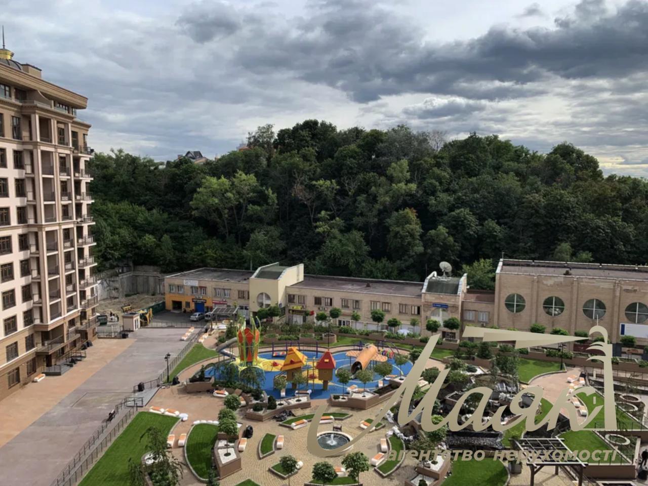 Продається квартира в 52 Перлині (ЖК Печерськ Плаза)