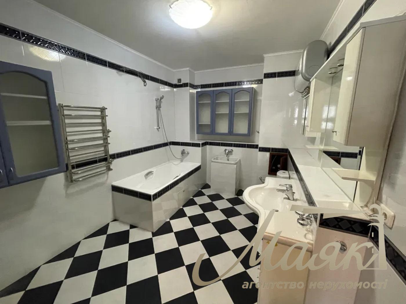 Оренда 4к квартири (217м²) по вул. Паторжинського 14, Центр
