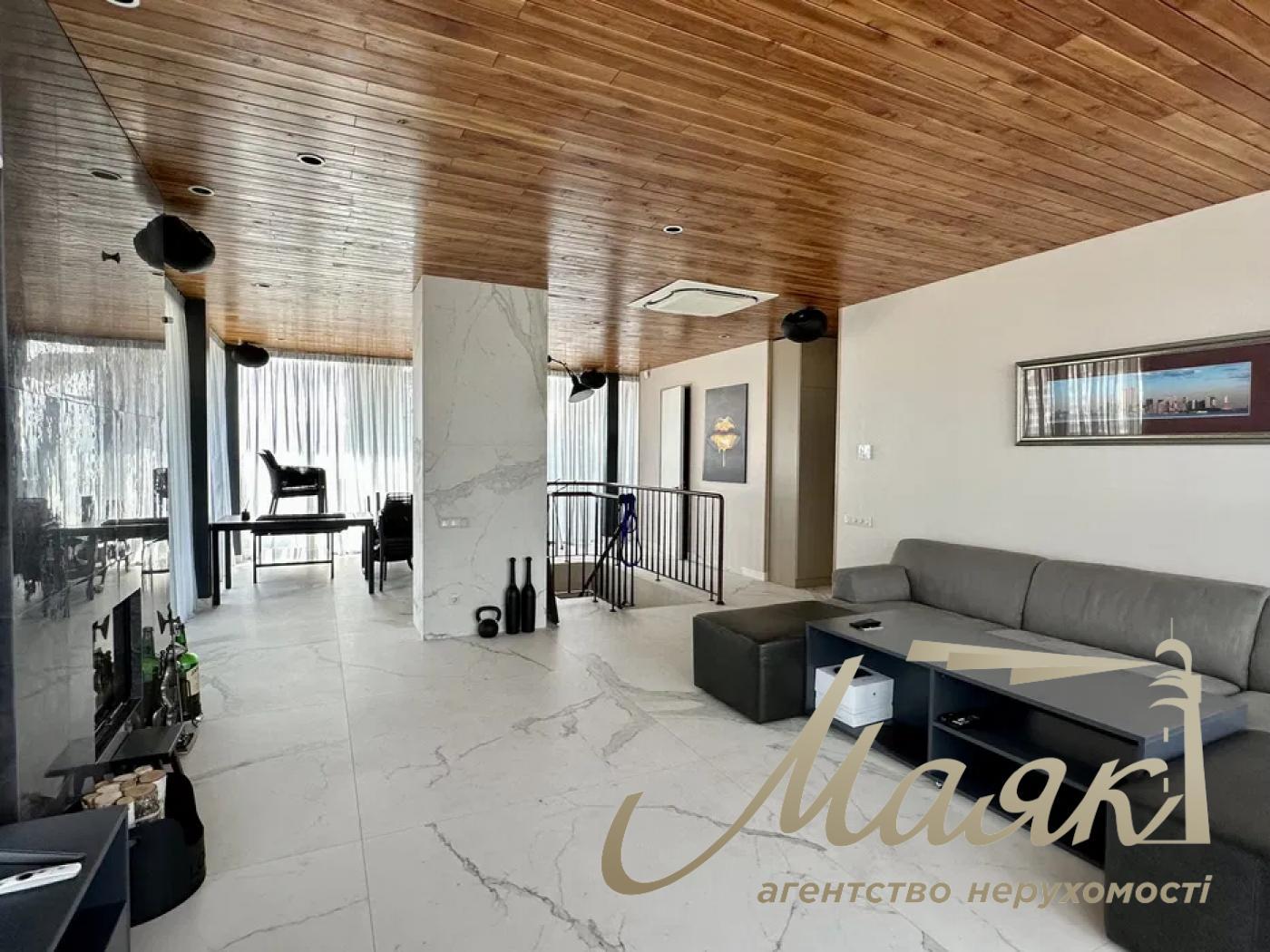 Продаж дворівневої 4к квартири вул. Коновальця, Печерськ