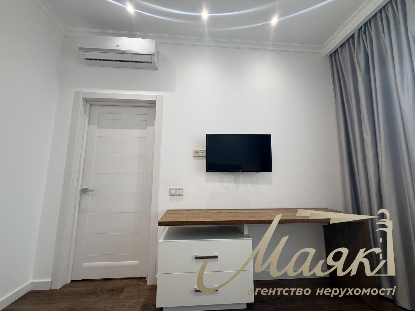 Оренда 3-кімнатної квартири в ЖК "Новопечерські Липки", вул. Андрія Верхогляда, Центр