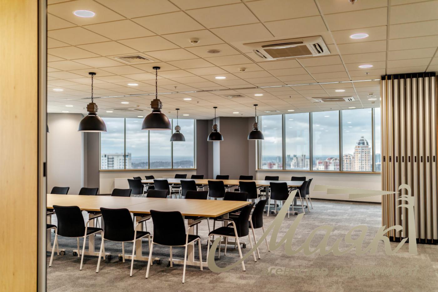 Rent 1194m2 in the Senator Business Center, Pechersky district.