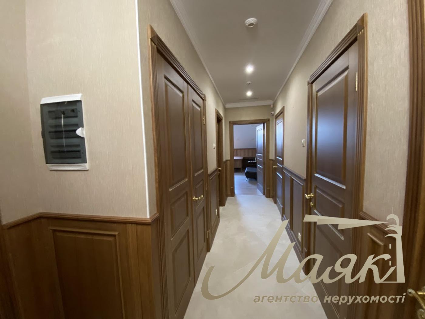 Sale of office 264 m2 in the center of Kyiv, Trehsvyatitelskaya street