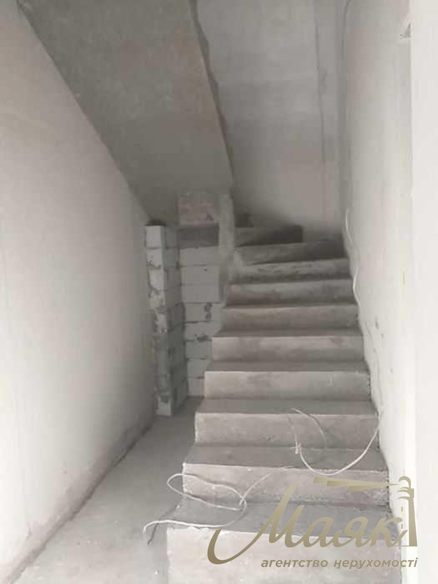 Продажа нового 2-х этажного дома 118 кв.м. Деснянский район. Свой двор.