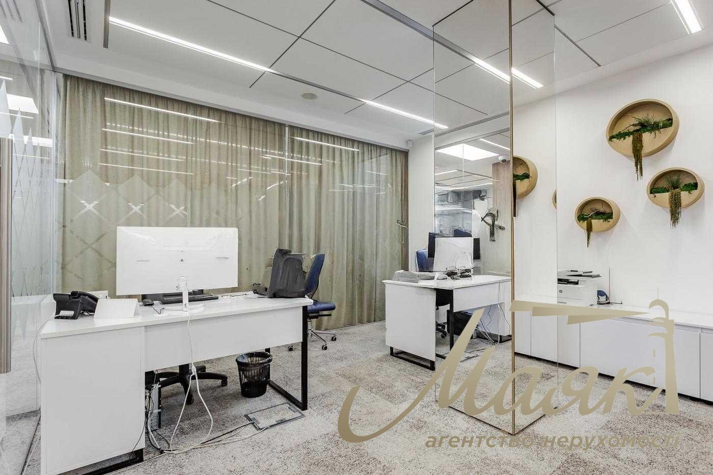 Office for rent 550 m2 in the center, metro station Arsenalna BC class A