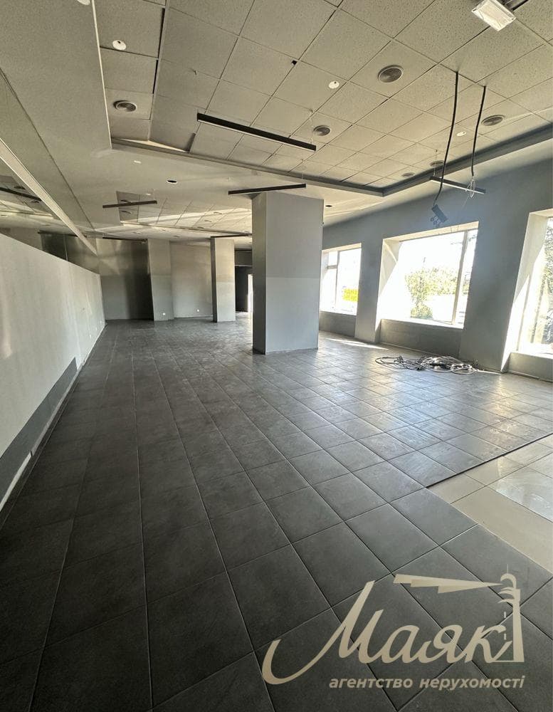 250 m² storefront for rent with high foot traffic at 2a Kharkiv Highway, Darnytska Square