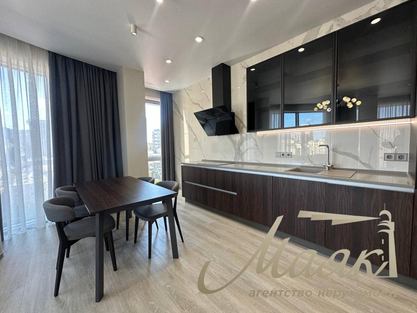 Оренда 4-кімнатної квартири у ЖК Atlantic Residences, вул. Антоновича, 118, Центр.