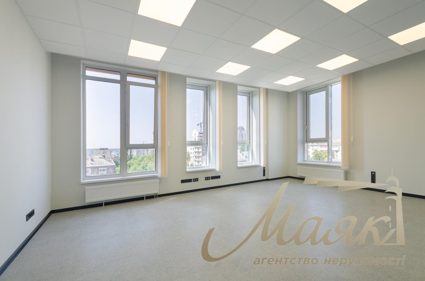 150 m² office space for rent in the Richmond residential complex, 26 McKenna Street; equipped with an inverter.