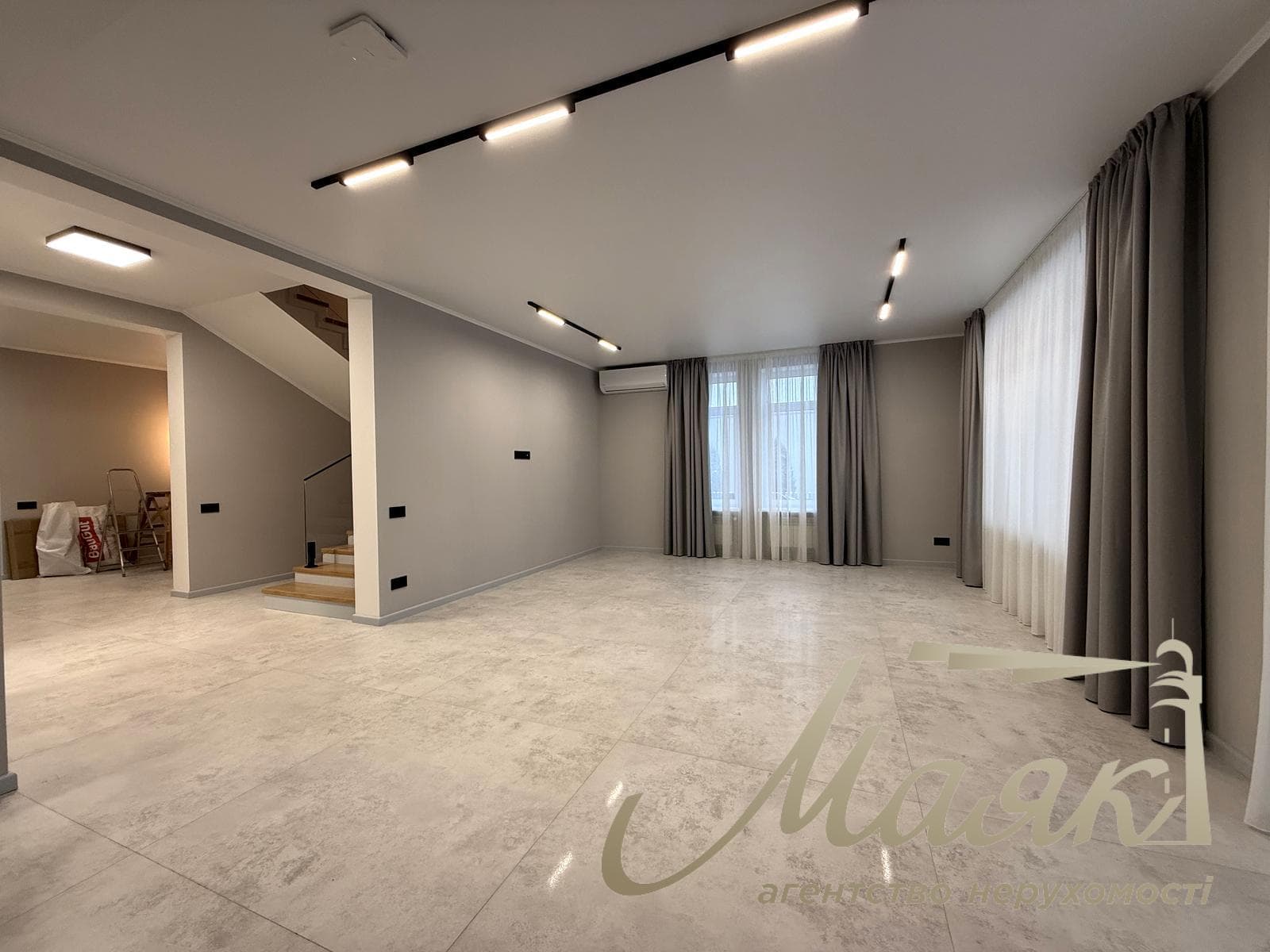 Продаж сучасного будинку 350 м² з панорамним видом с. Лісники пров. Глинище, 39, Обухівський напрямок, Київська область