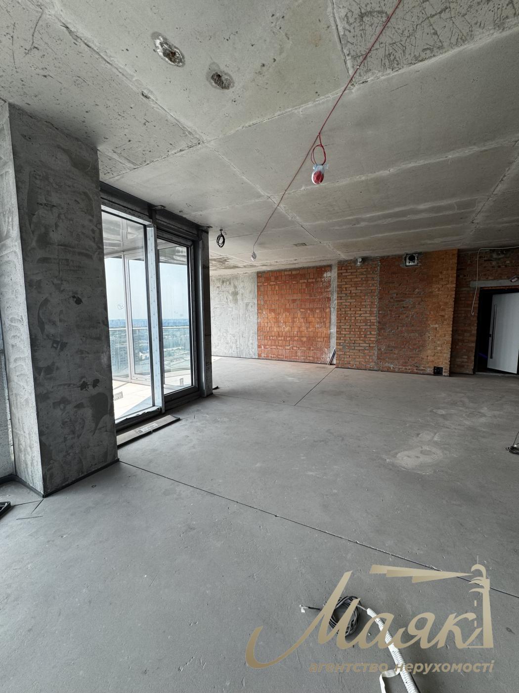 Продажа квартиры без ремонта 240 кв.м. в ЖК Taryan Towers