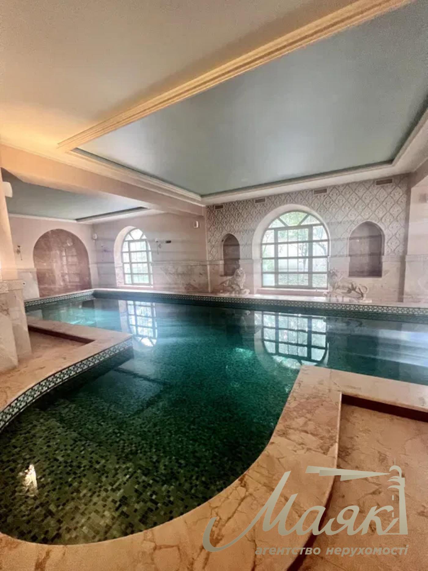 Продажа усадьбы 800м2 ул. Черногорская, Печерск