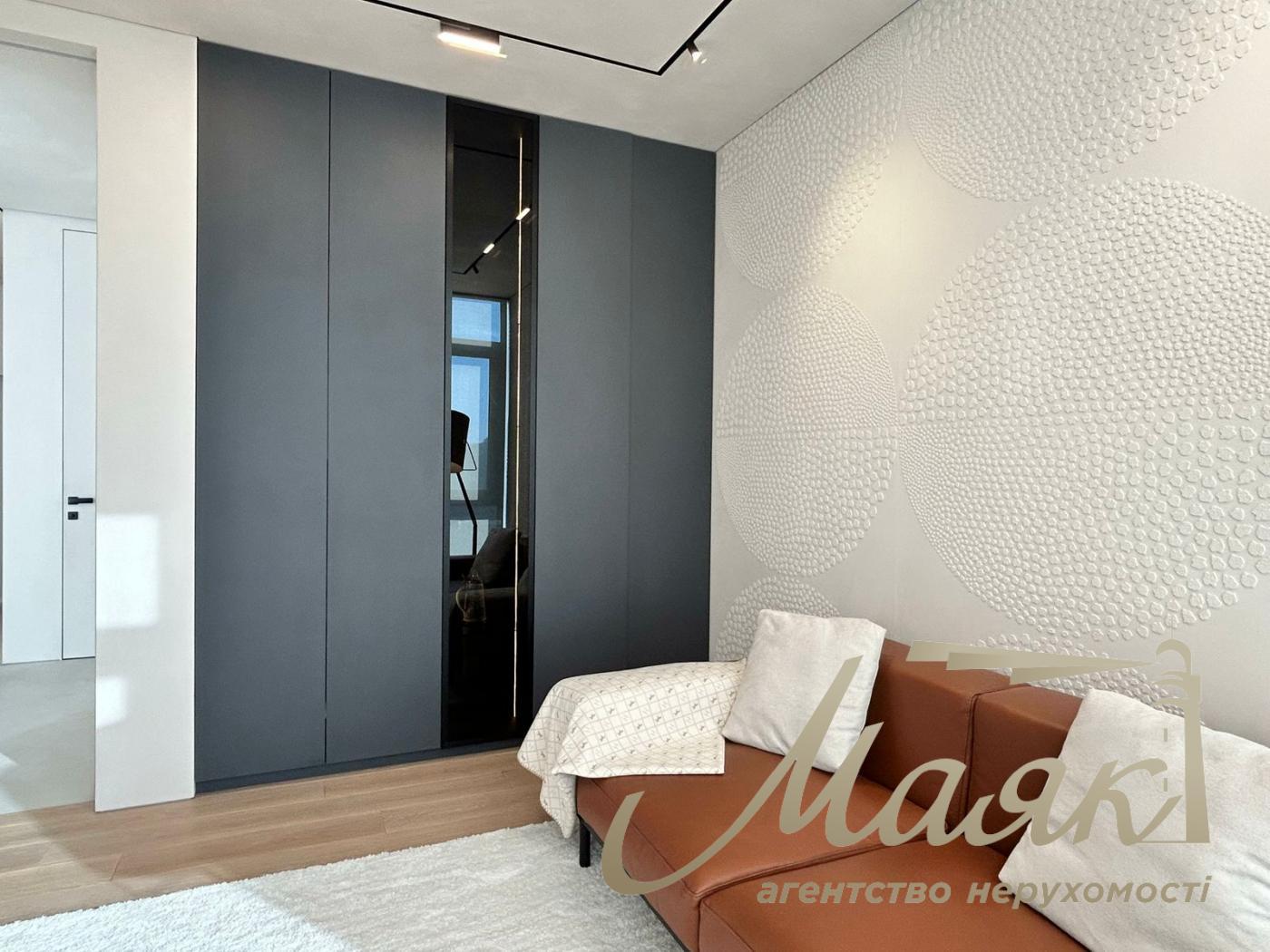 Sale of 2-room apartment residential complex Novopecherskie Lipki, Dragomirova st.