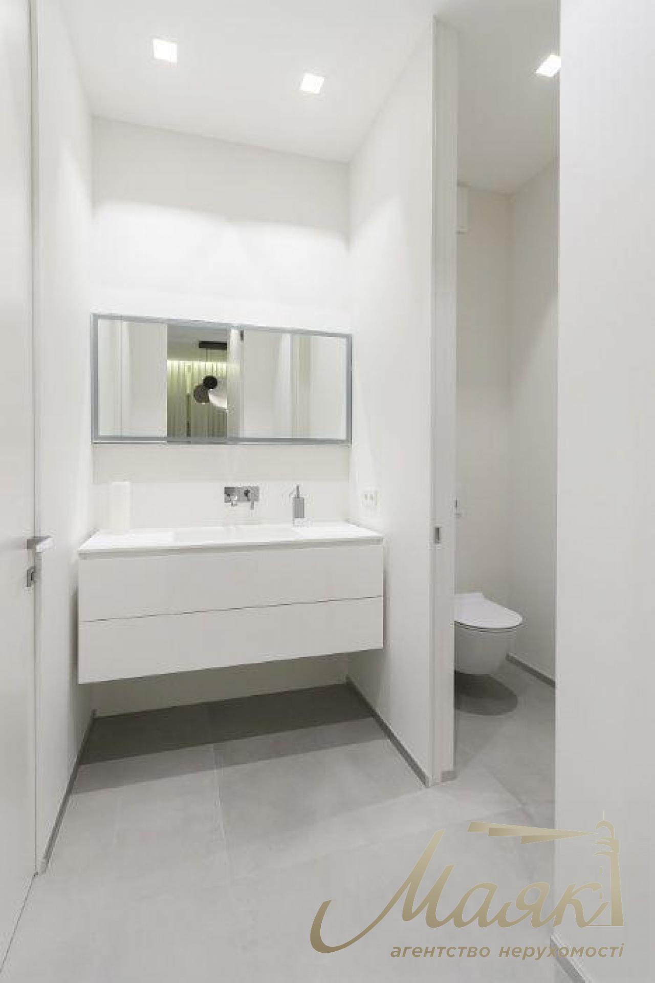 For sale office with view in BC Carnegie Tower Pechersk 160 m2