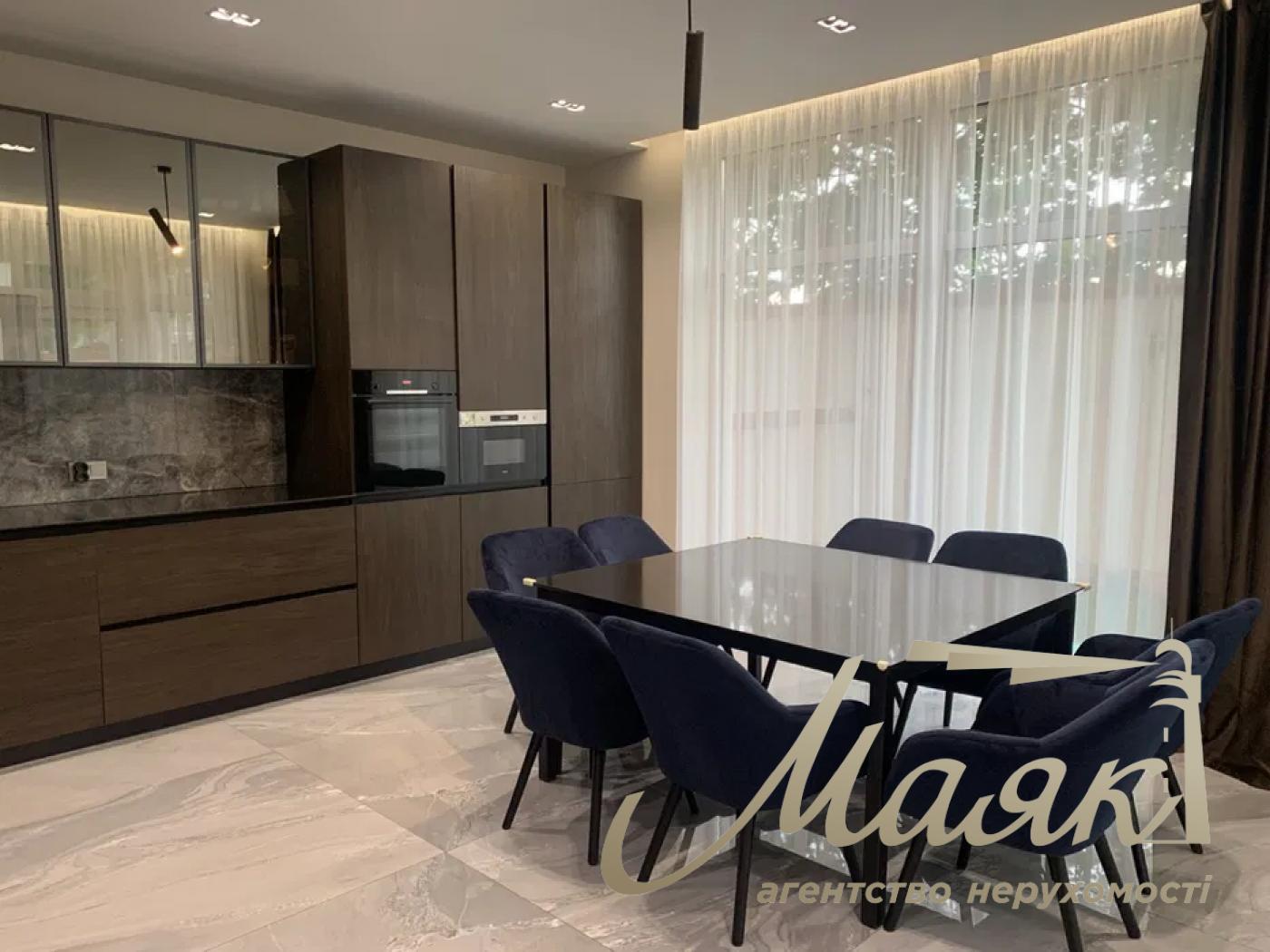 Продаж будинку на Печерську, вул. Товарна