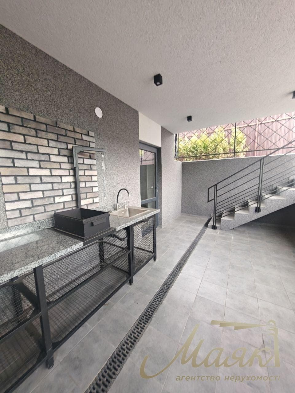 Аренда дома с ремонтом 176,7 м², район Ветряные горю, Подольский район, Киев, новий автономний дом с укрытием.