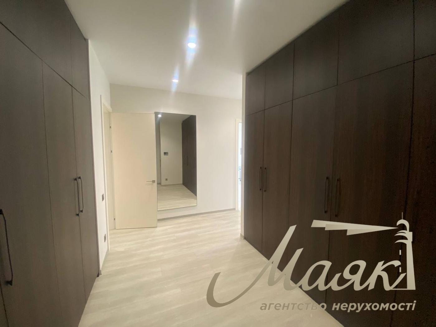 Rent of a 4-room apartment in the Atlantic residential complex at 118 Antonovycha Street, Palace of Ukraine.