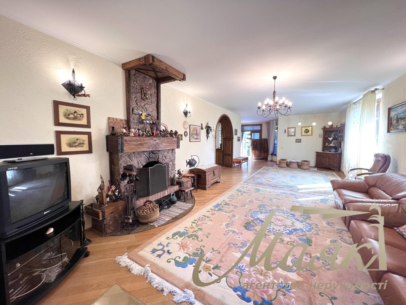 Продаж 3-х поверхового будинку 380м2, Крушинка