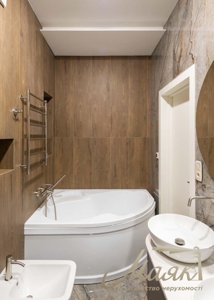 Rent two-storey penthouse with terrace in Pecherskaia