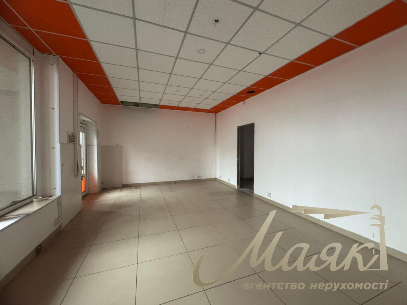 Rent a facade premise 81,7 m in Residential Complex "Seven" with renovation