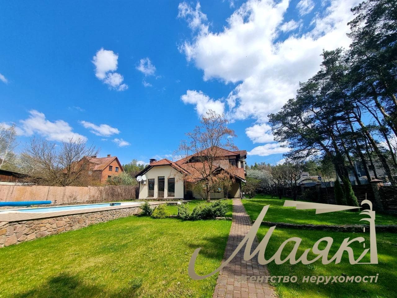 Оренда преміальної садиби площею 350 м² з басейном у оточенні лісу | Ходосівка – Кременіще