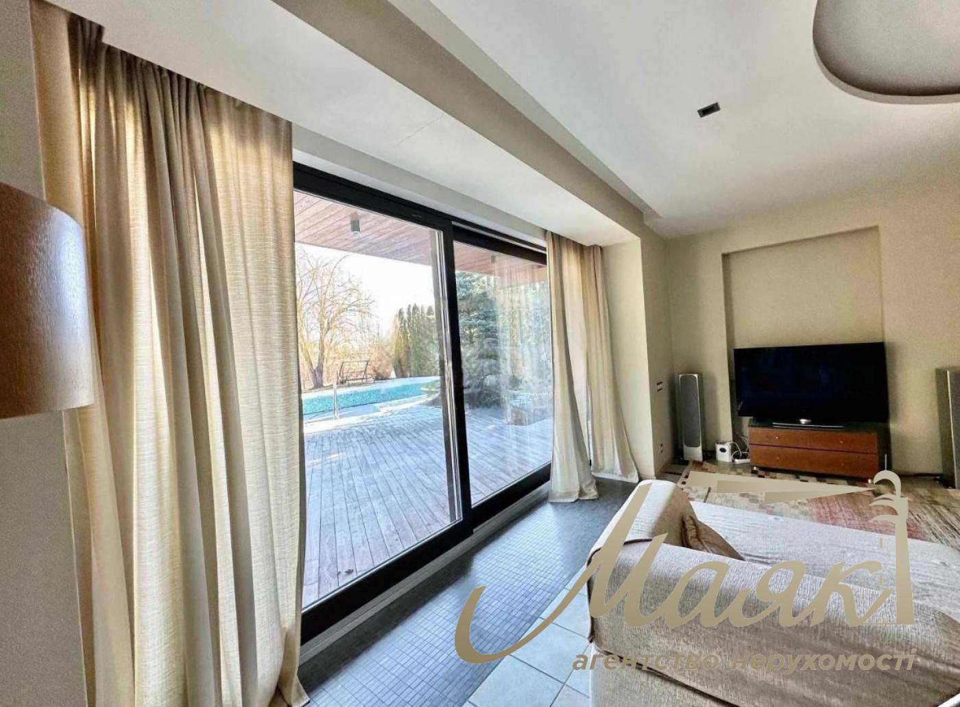 Sale of a house with a swimming pool and access to the Dnieper 300m2 Dam Koncha-Zaspa, Kozin