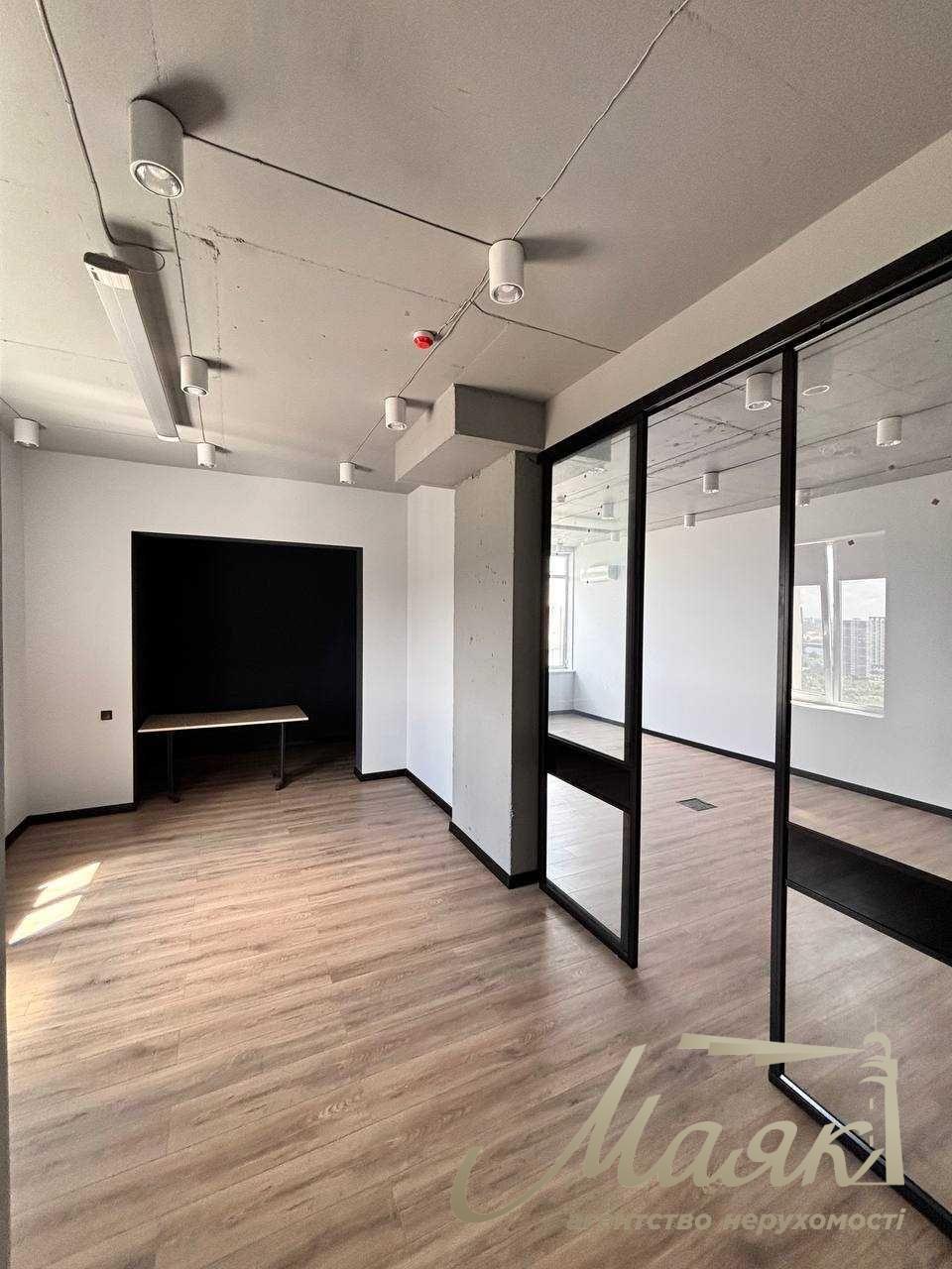 Office for rent 200 m2 in LCD "RIVERSTONE"
