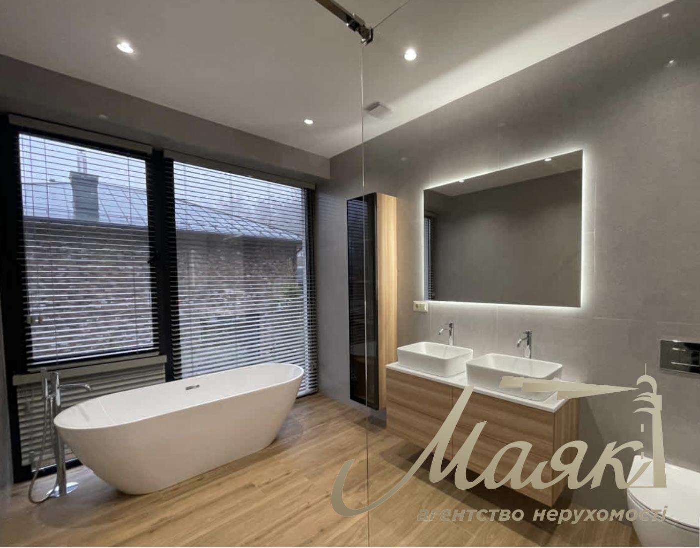 Продаж будинку 385м2 у КМ "Нова Ходосівка" в с. Ходосівка, Києво-Святошинський район.