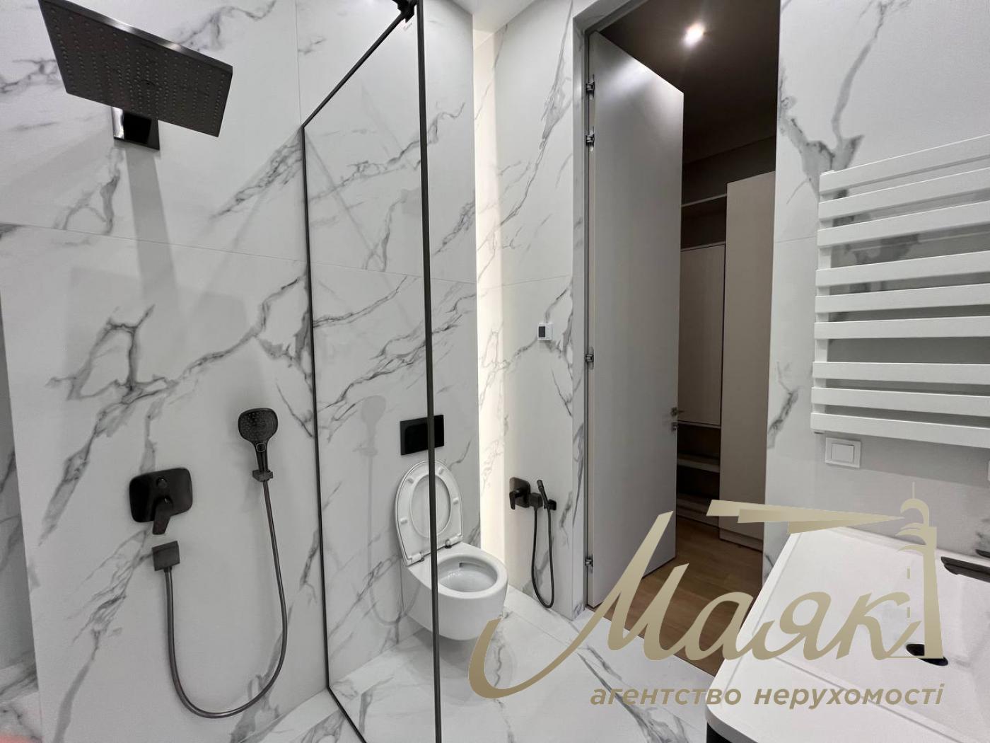 Modern one-storey house with swimming pool in Kozyń