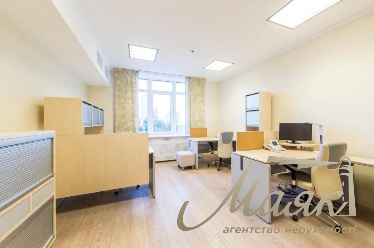 Sale of premises with renovation, 400 m2, in the residential complex Novopecherskie Lipki