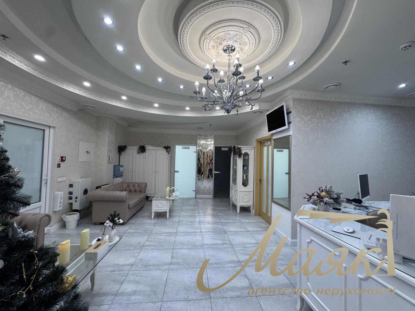 Sale of facade premises on the streets Dneprovskaya embankment, Osokorki, Poznyaki.