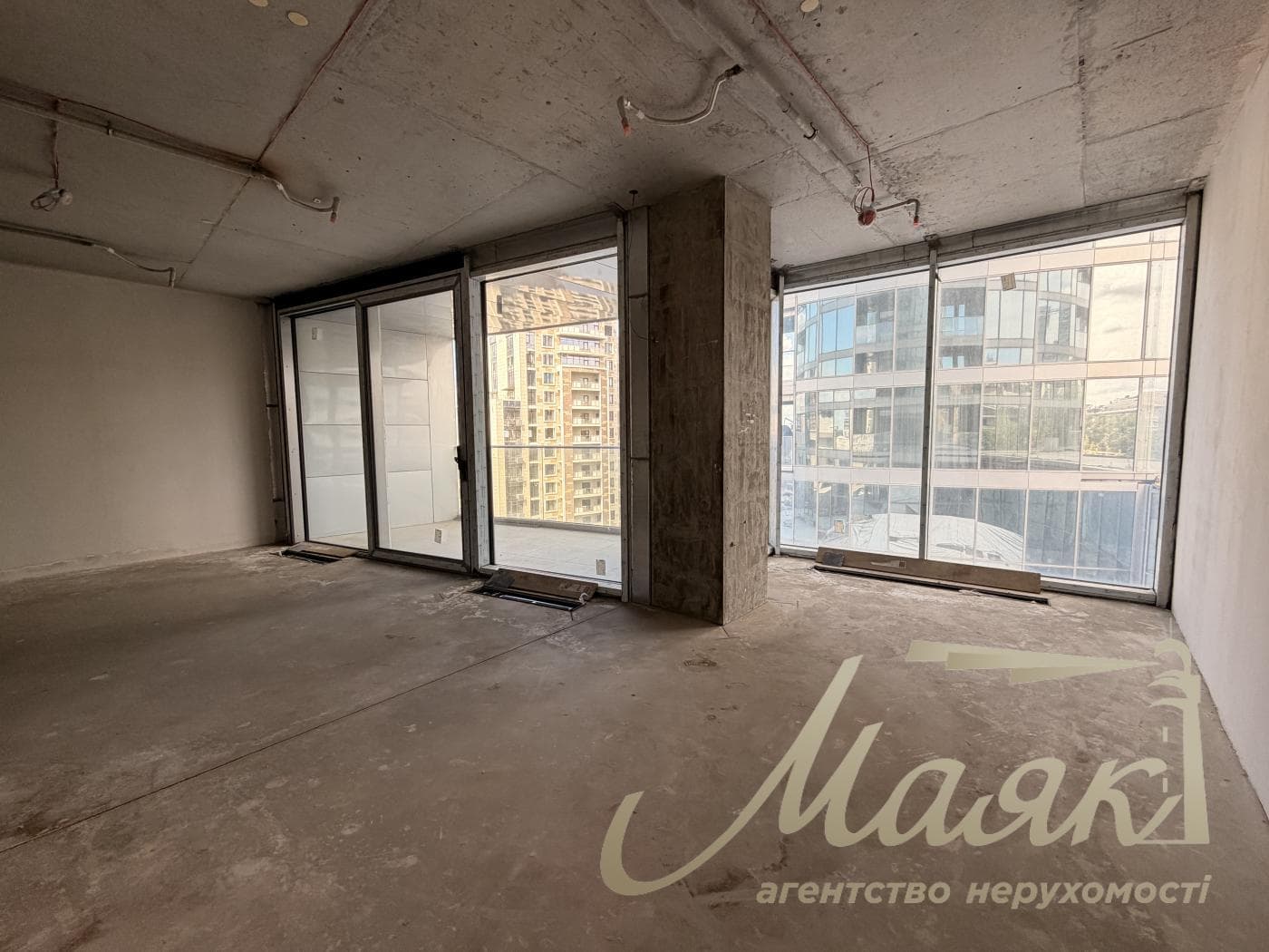 Commercial Space for Sale in the Taryan Towers Residential Complex, John Paul II Street