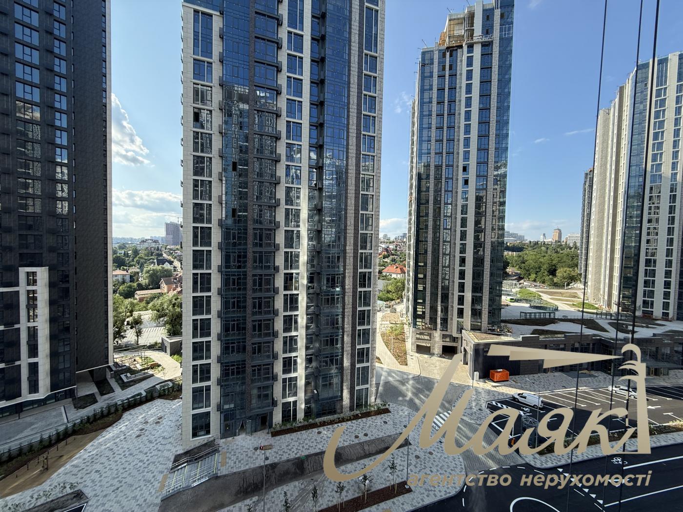 For sale 4-bedroom apartment Residential Complex Novopecherskie Lipki