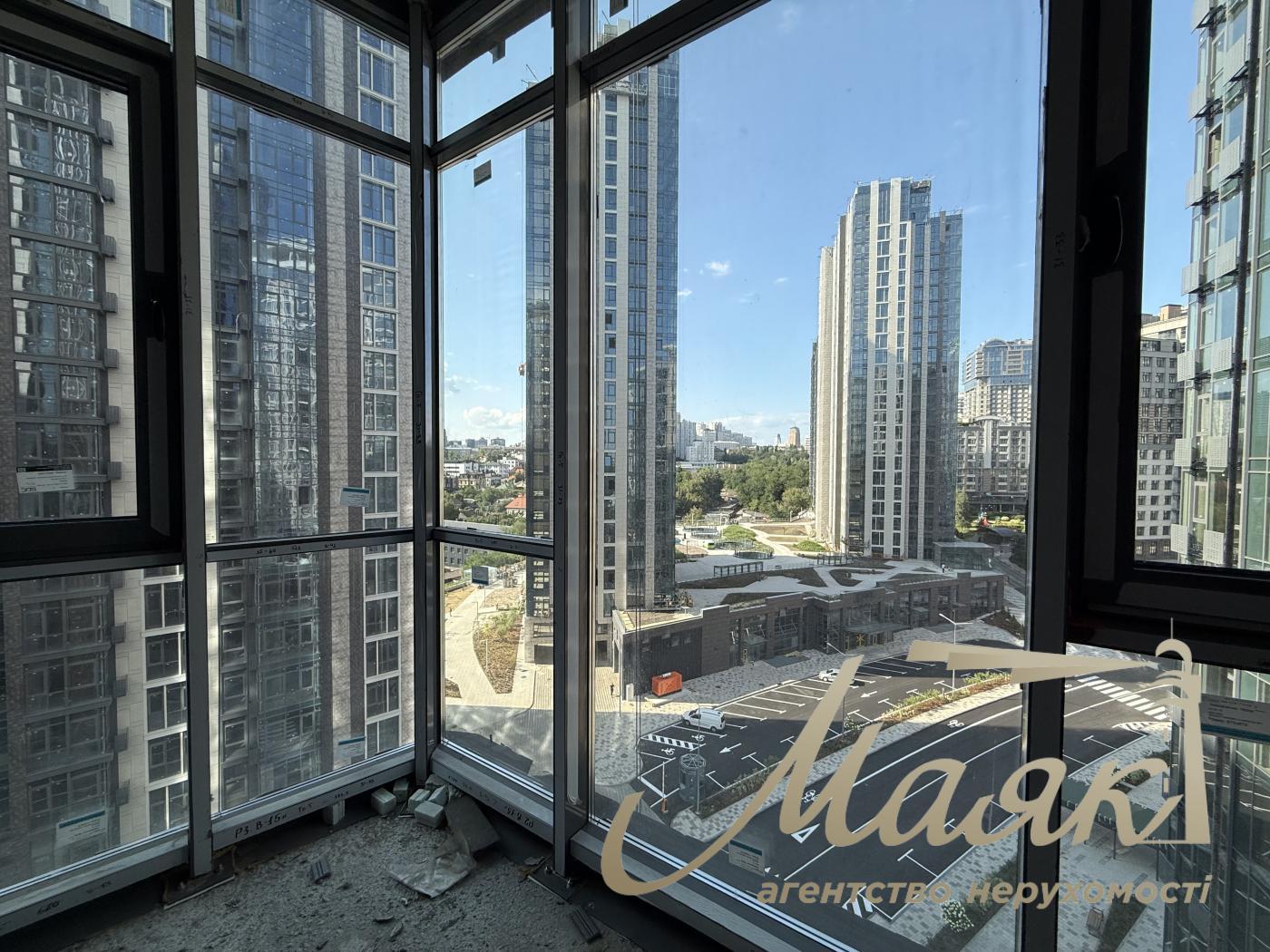 For sale 4-bedroom apartment Residential Complex Novopecherskie Lipki