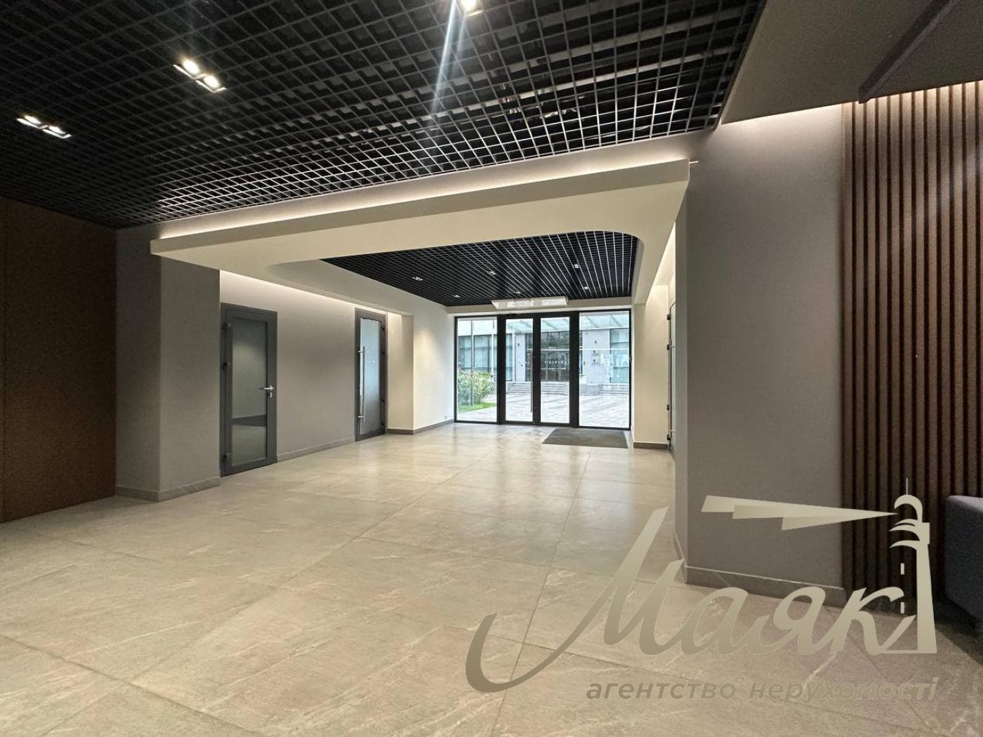 Оренда офісу площею 1 220 м² у бізнес-центрі на вул. Лаврській, Печерський район.