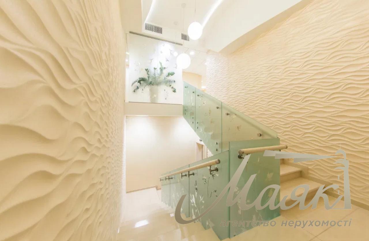 Sale of premises with renovation, 400 m2, in the residential complex Novopecherskie Lipki