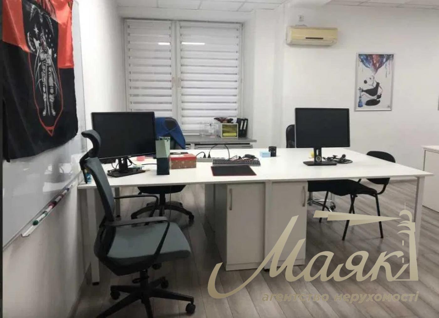 Office for rent 160 sq.m.sq., Zvirinetskaya