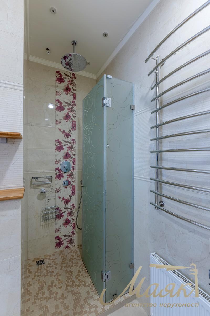 Продаж 4-кімнатної квартири в ЖК "Новопечерські Липки" Адреса: вул. О. Верхогляда (Драгомирова), 16, Печерський район.