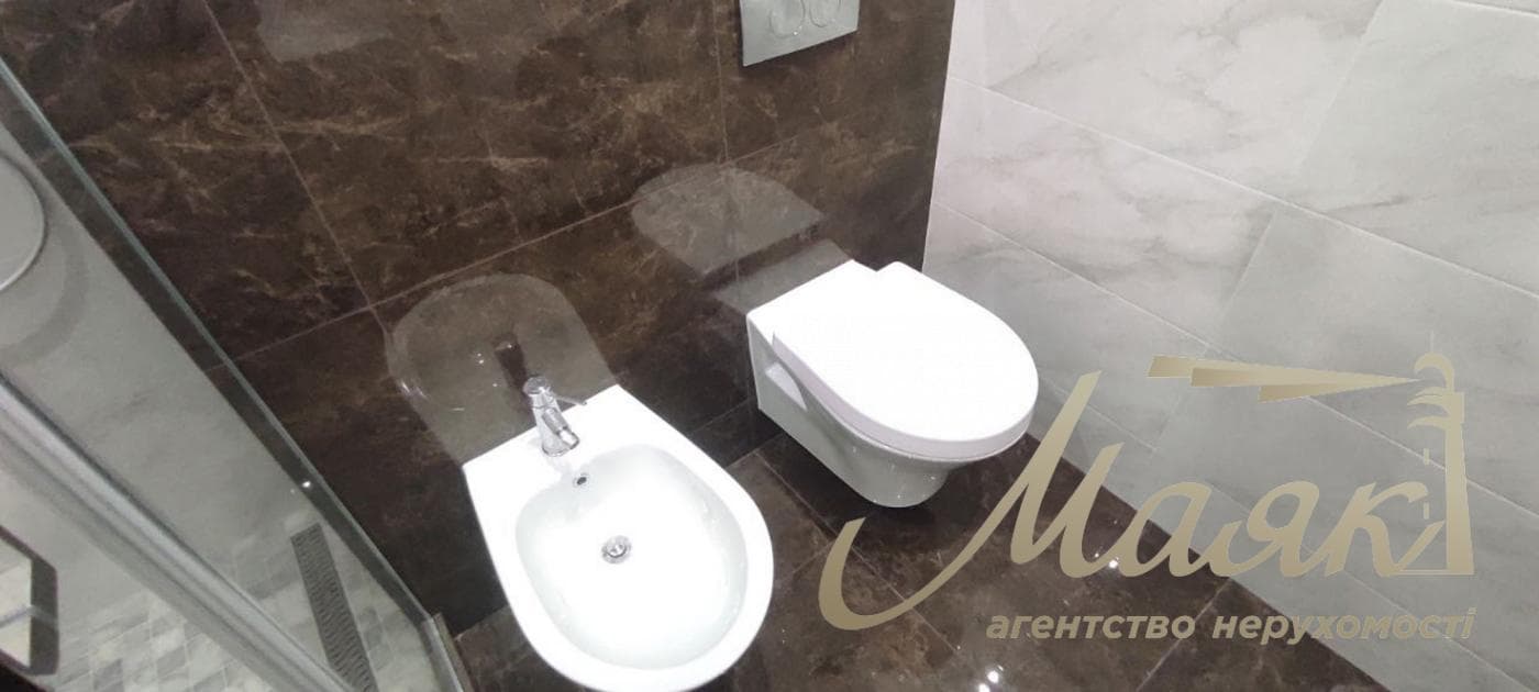 2-bedroom apartment for sale in the Podil Plaza & Residence residential complex, Hlubochitska Street