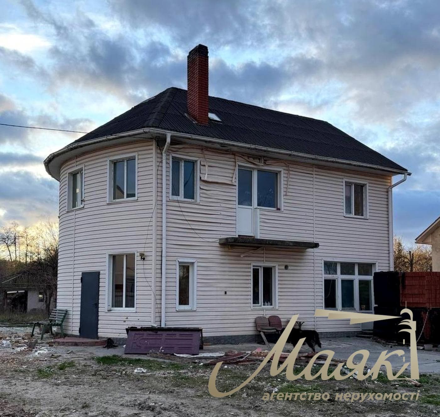 Продаж будинку 168м2 біля озера з фруктовим садом, 10 соток землі в с.Віта-Литовська/Чапаївка, Голосіївський район, Київська область.