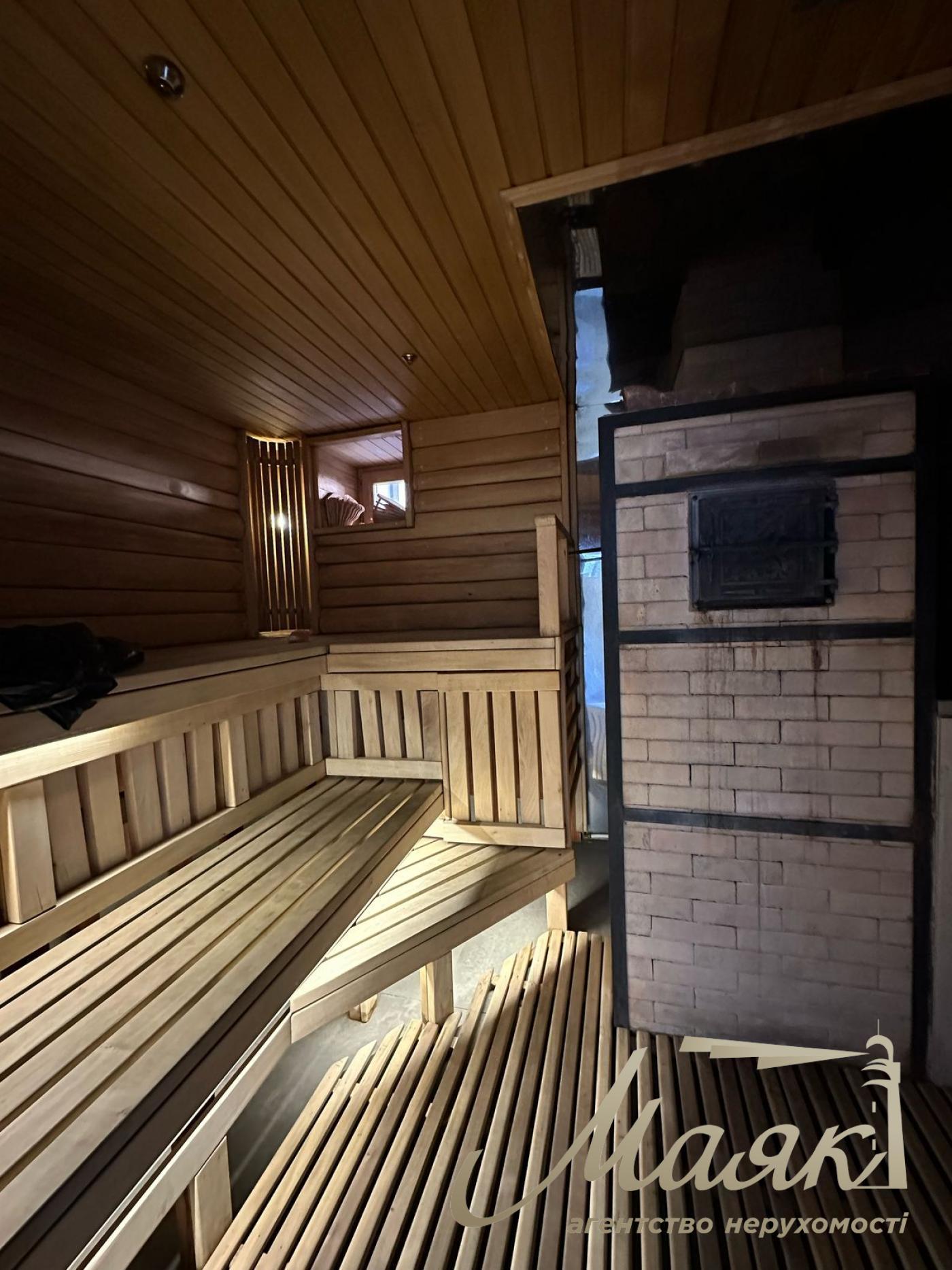 Пропонується до продажу будинок у лісовій зоні в селі Гореничі - в екологічно чистому місці серед сосен, поруч з озерами.