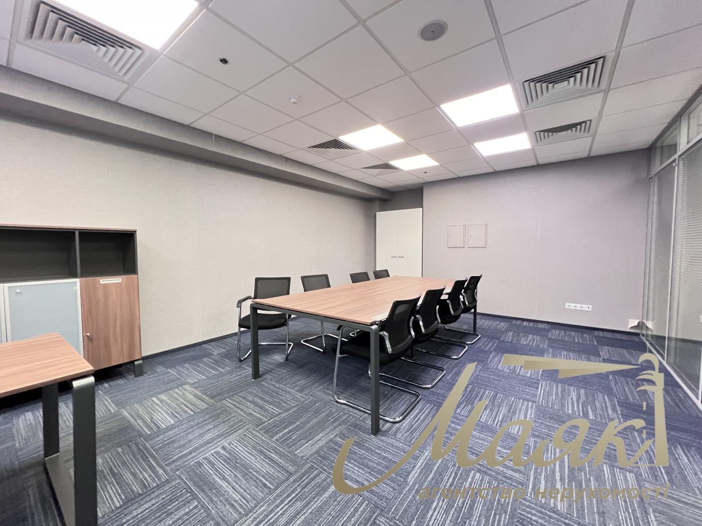 Оренда офісу 77 кв.м в БЦ Леонардо по вул. Богдана Хмельницького 52/17