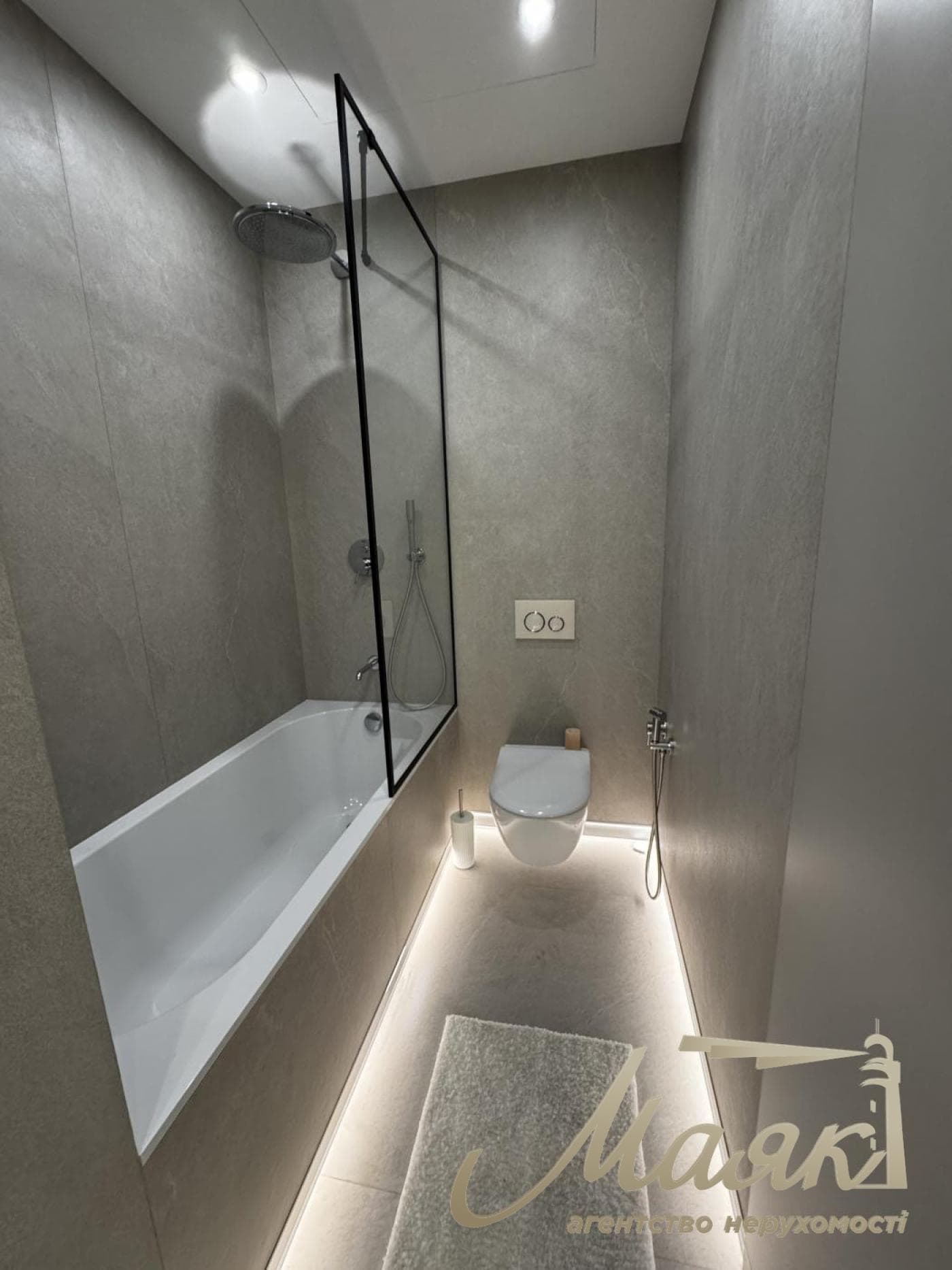 Rent 3 bedroom apartment in LCDDelmar, 90m, Pechersk