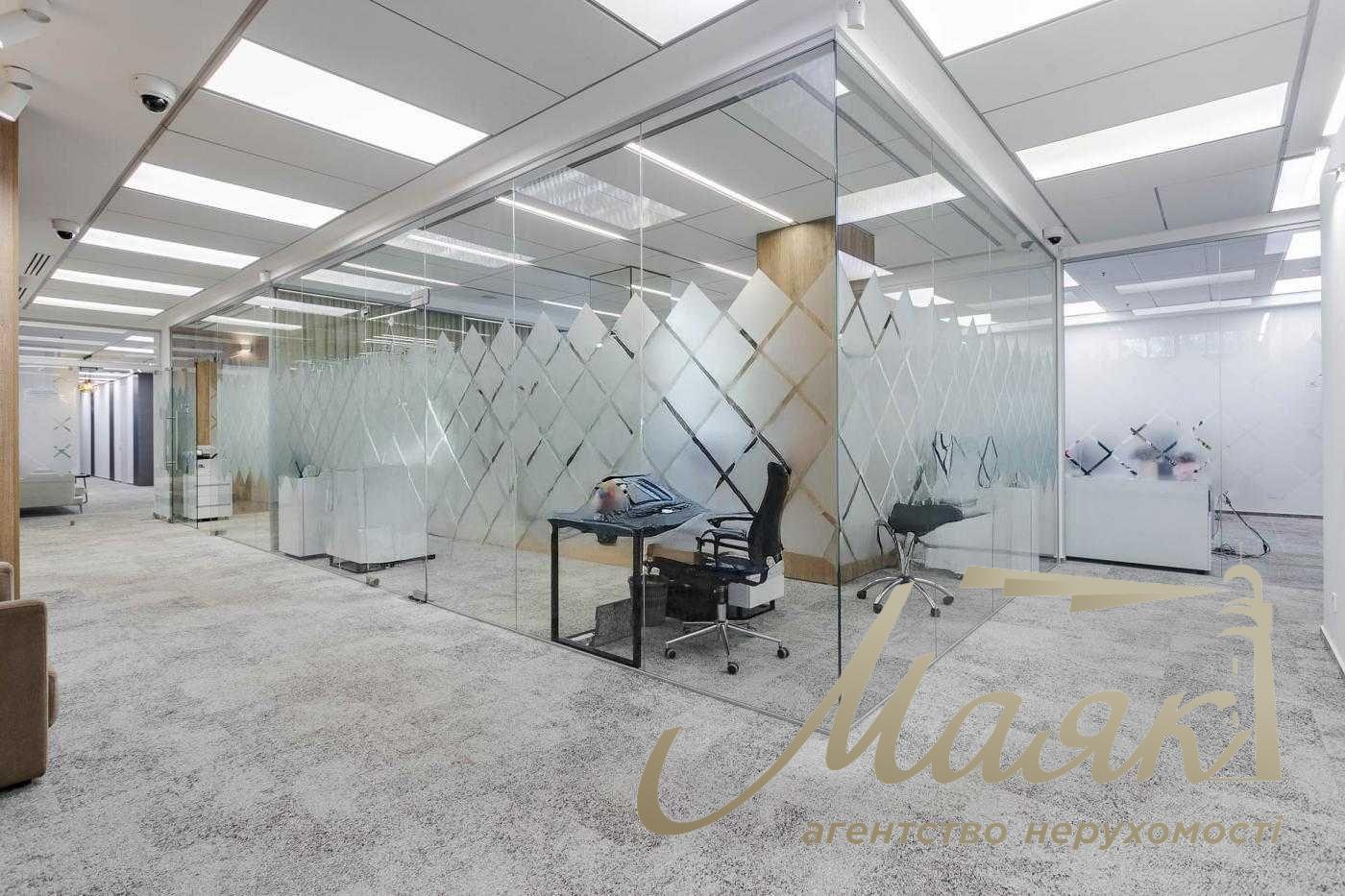 Office for rent 550 m2 in the center, metro station Arsenalna BC class A