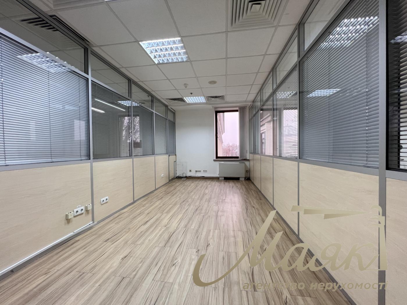 Оренда офісу 285 кв.м. в БЦ Леонардо вул.Богдана Хмельницького 52/17
