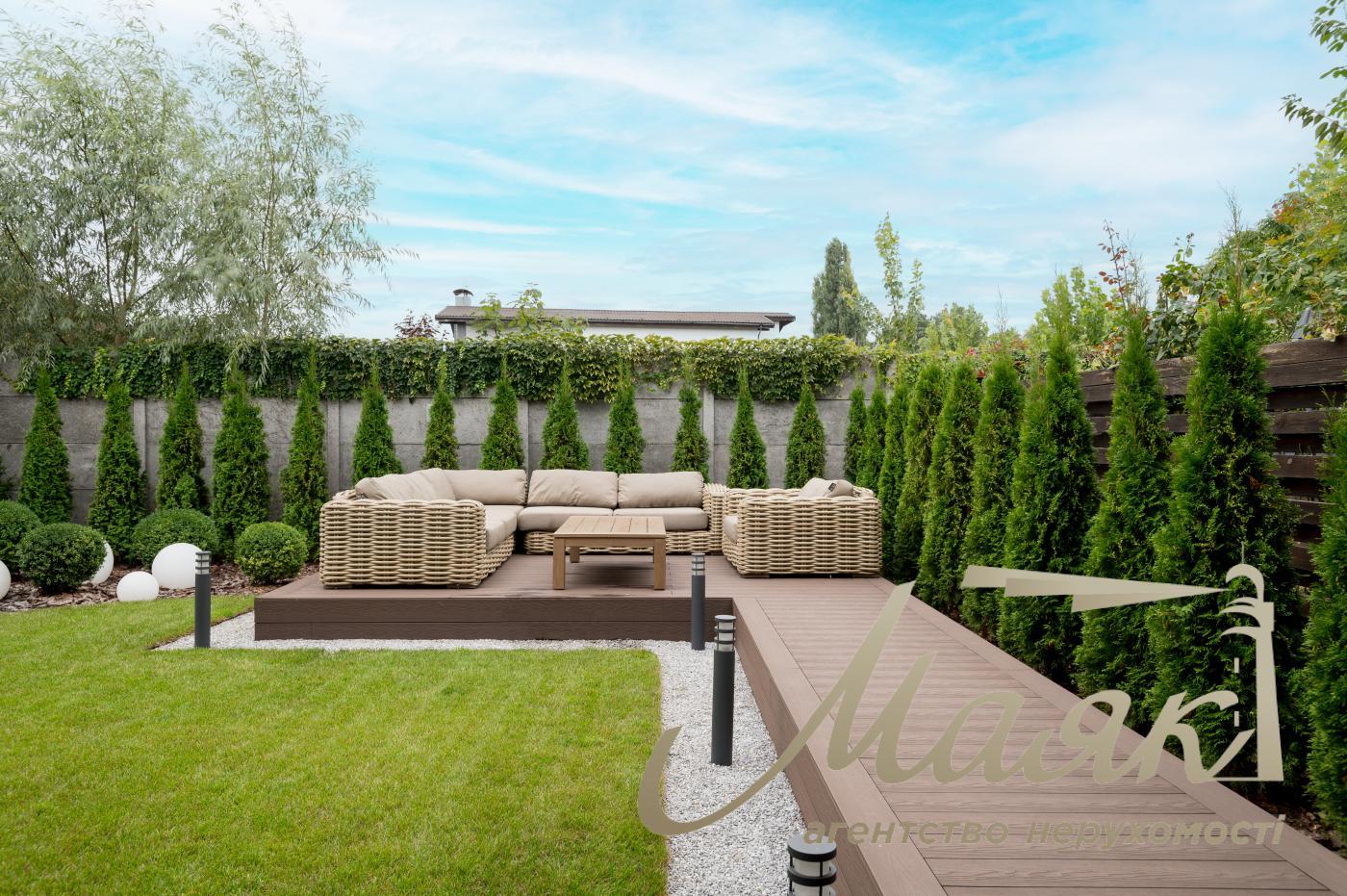 Sale of 2-storey townhouse 296m2, (3.5 hundredths) Kozin