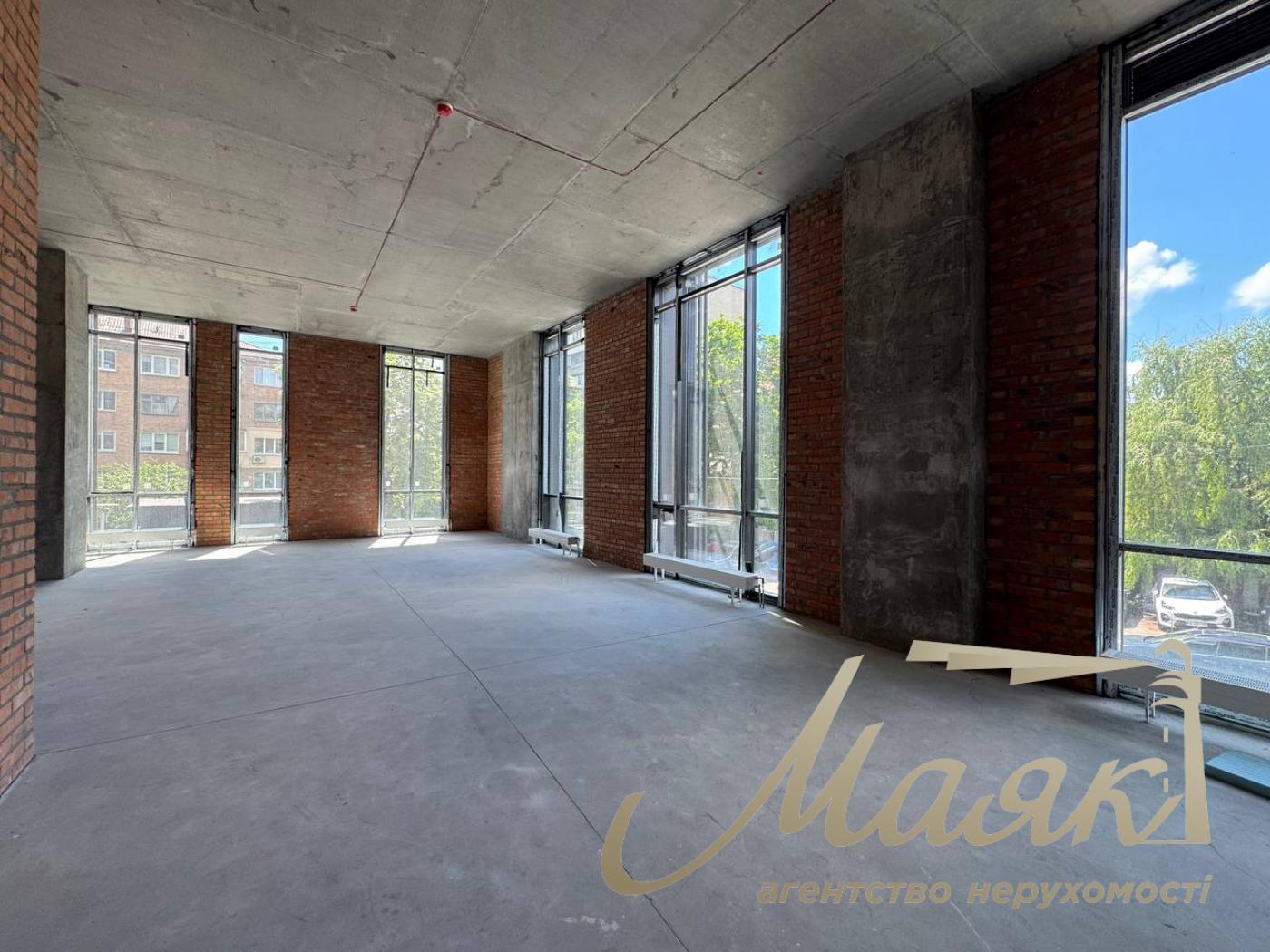 Оренда фасадного 110м2 приміщення ЖК Трініті вул. Тютюнника, 39/2