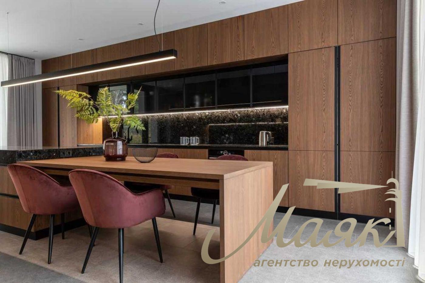 Sale of house 500m2 in the village of Lesniki