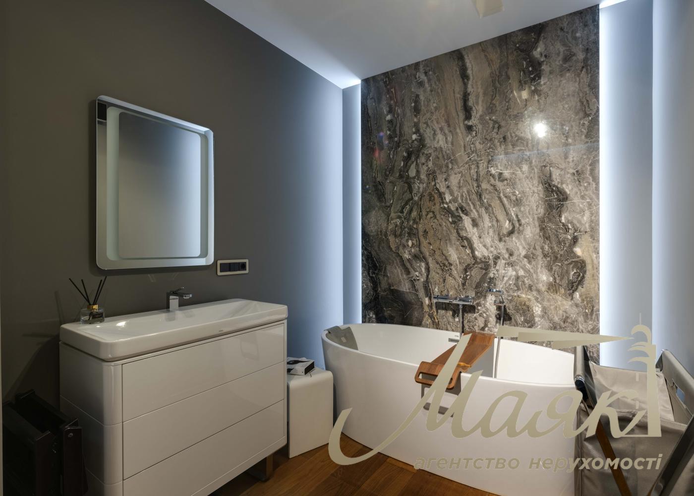 Продажа видовой однокомнатной квартиры,92 м2 в ЖК Бульвар Фонтанов Саперное Поле Печерск